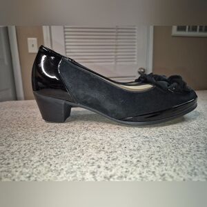 Walda Ufer Elegant Black Women's Shoe